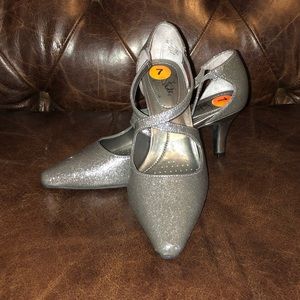 Glamorous Lifestride Metallic Pumps